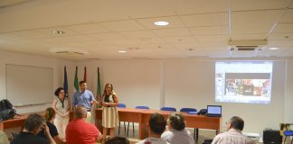 La diputada de Agricultura ha inaugurado un taller práctico que ha organizado junto a la Universidad de Almería para que las pymes puedan obtener certificaciones complementarias