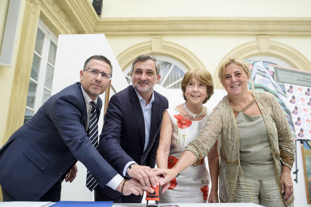 Diputación presenta el primer sello solidario de Correos y Manos Unidas