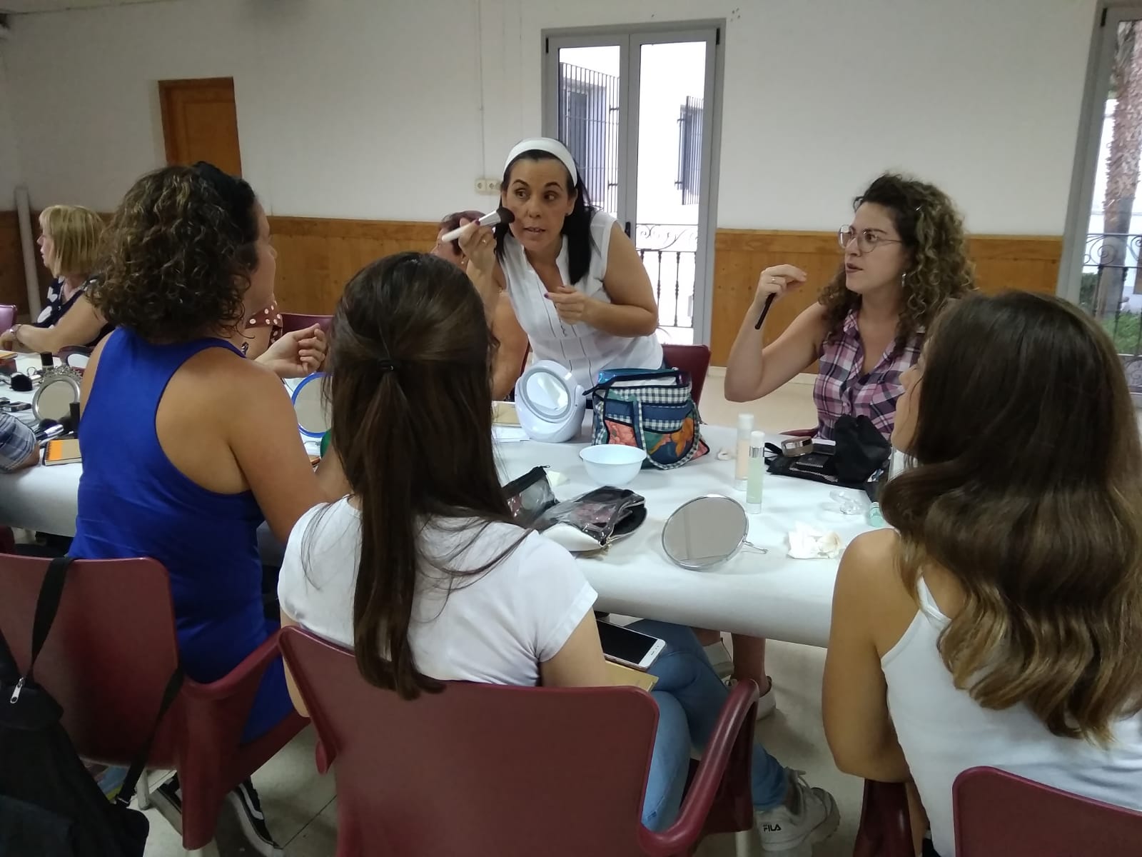 Cursos Maquillaje en Tahal y Huécija - Diputación Almería
