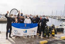 El Diputado Delegado de Deportes y Juventud José Antonio García Alcaina visita le aventura submarina del Programa Almería Activa en el centro de biceo del Puerto deportivo de Aguadulce