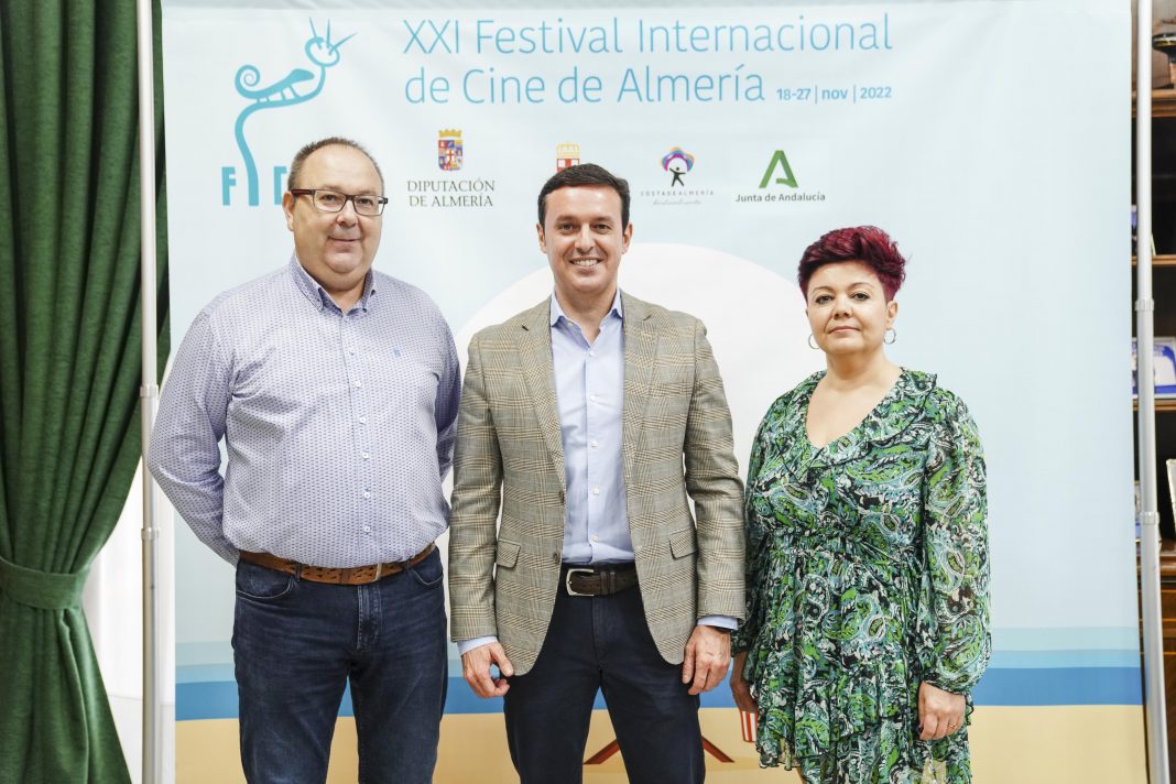 El presidente de la Diputación de Almería, Javier A. García firma convenios de colaboración con empresas colaboradoas del Festival Internacional de Cine de Almería FICAL. Exclusivas Layfer
