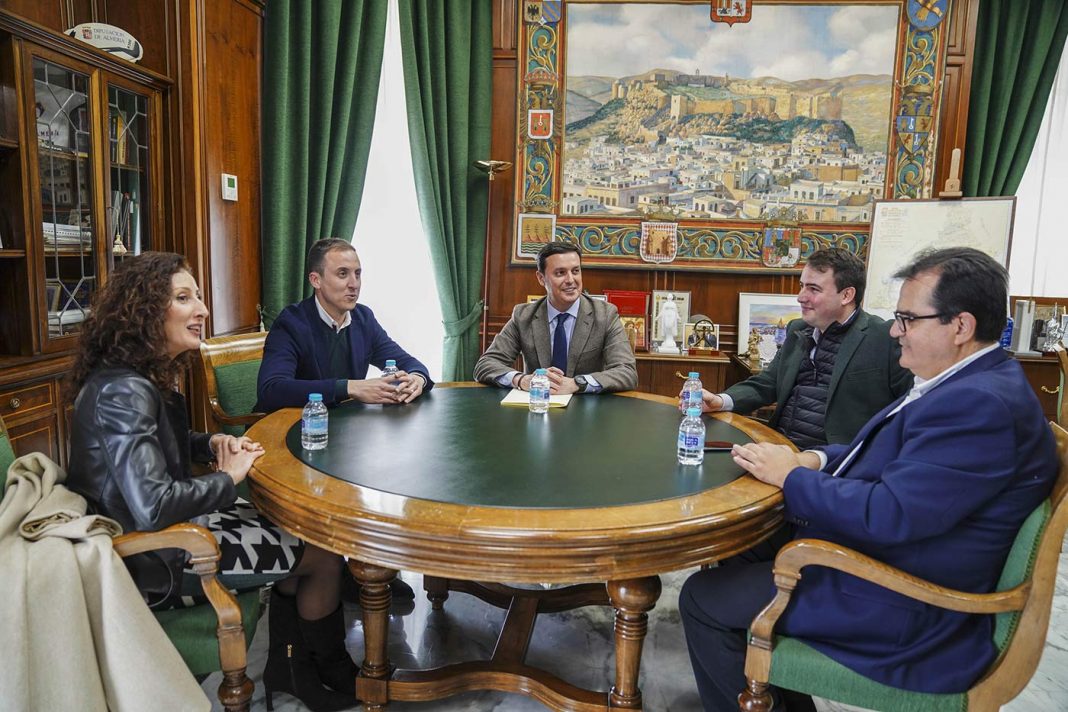 Visita del alcalde de Vera Alfonso García