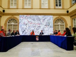 Reunión entre Junta y Diputación de Almería firmando el convenio para la transformación de la EDAR