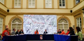 Reunión entre Junta y Diputación de Almería firmando el convenio para la transformación de la EDAR