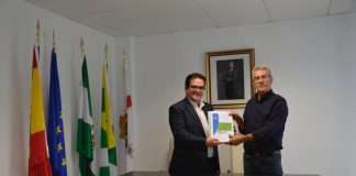 El diputado entrega el proyecto al alcalde