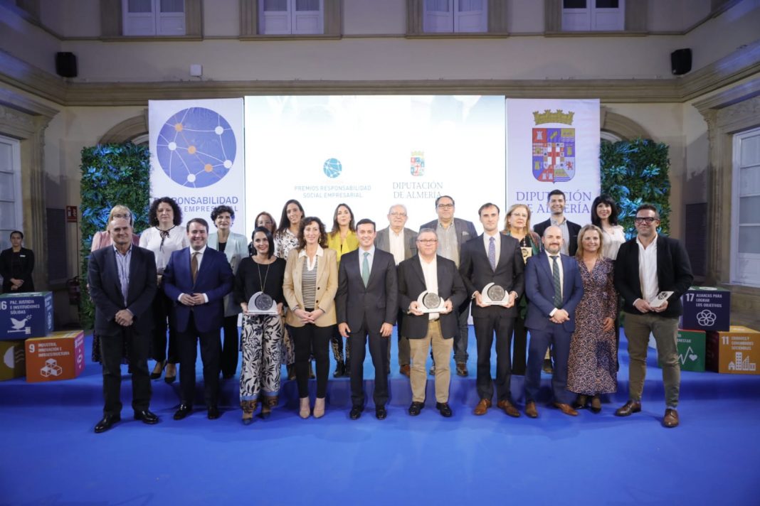 Foto con los ganadores de la edición de 2022