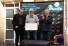 Leo Harlem deja huella y simpatía a las puertas del Teatro Apolo en FICAL como Premio de Honor