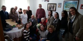 Diputación homenajea a Carmen Amate, vecina de 94 años de Alhama de Almería