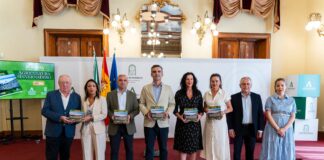 Diputación y Junta presentan el último volumen de la colección ‘Guías de Almería’: ‘Agricultura de Invernadero’
