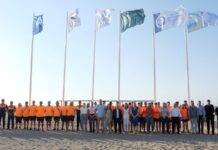 Roquetas iza sus banderas que acreditan la calidad, accesibilidad y sostenibilidad de sus playas