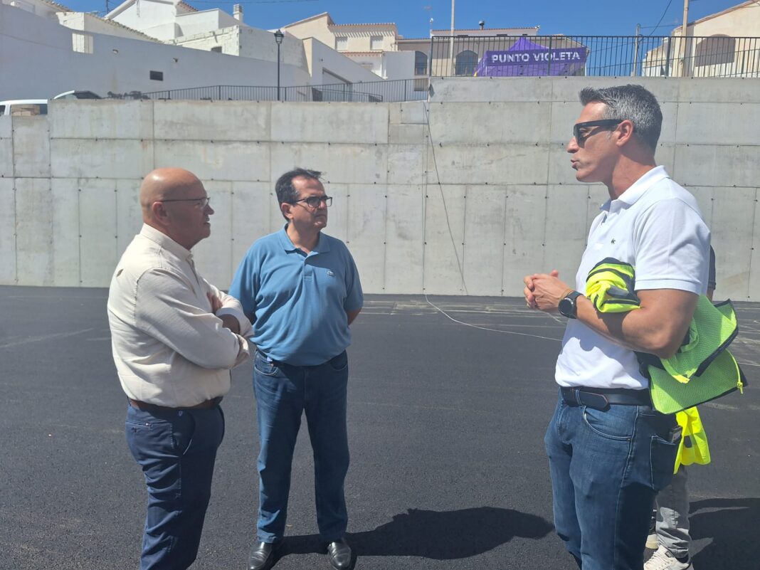 Visita-de-archivo-de-Antonio-J.-Rodriguez-a-Taberno-1